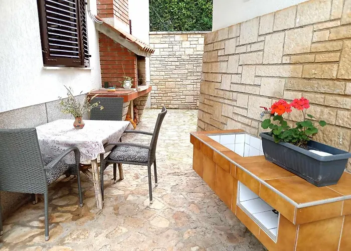 Near The Sea And Port Of Marina Veruda Пула