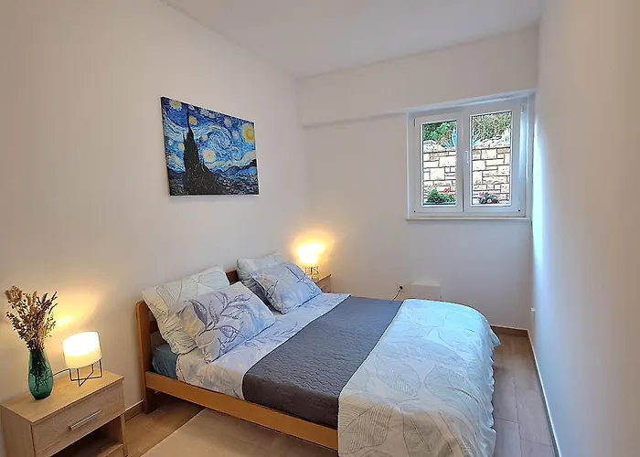 Апартаменти Near The Sea And Port Of Marina Veruda